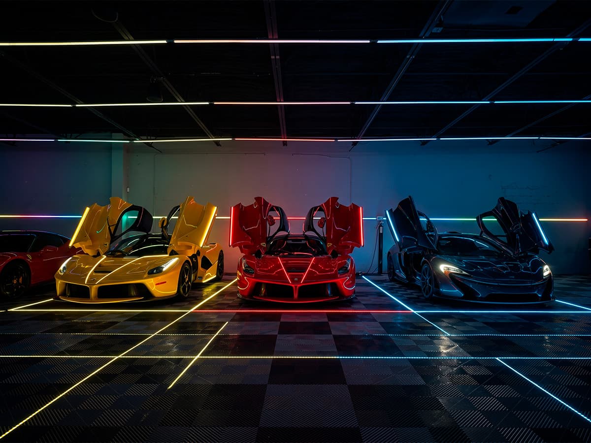 DGARAGE — ambient LED atmosphere, nocturnal showroom lighting