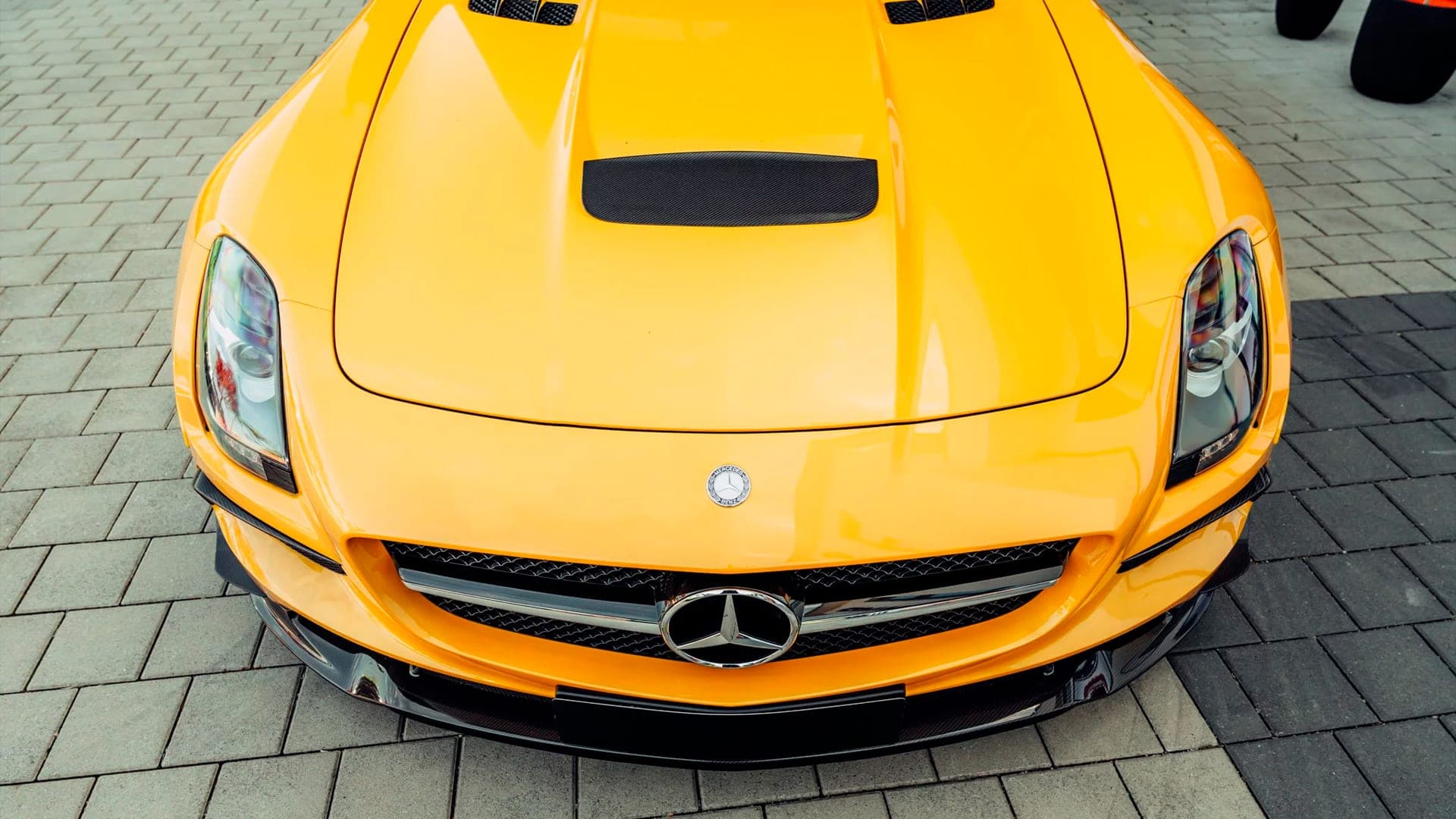 Mercedes-AMG SLS Black Series hood and front grille from above